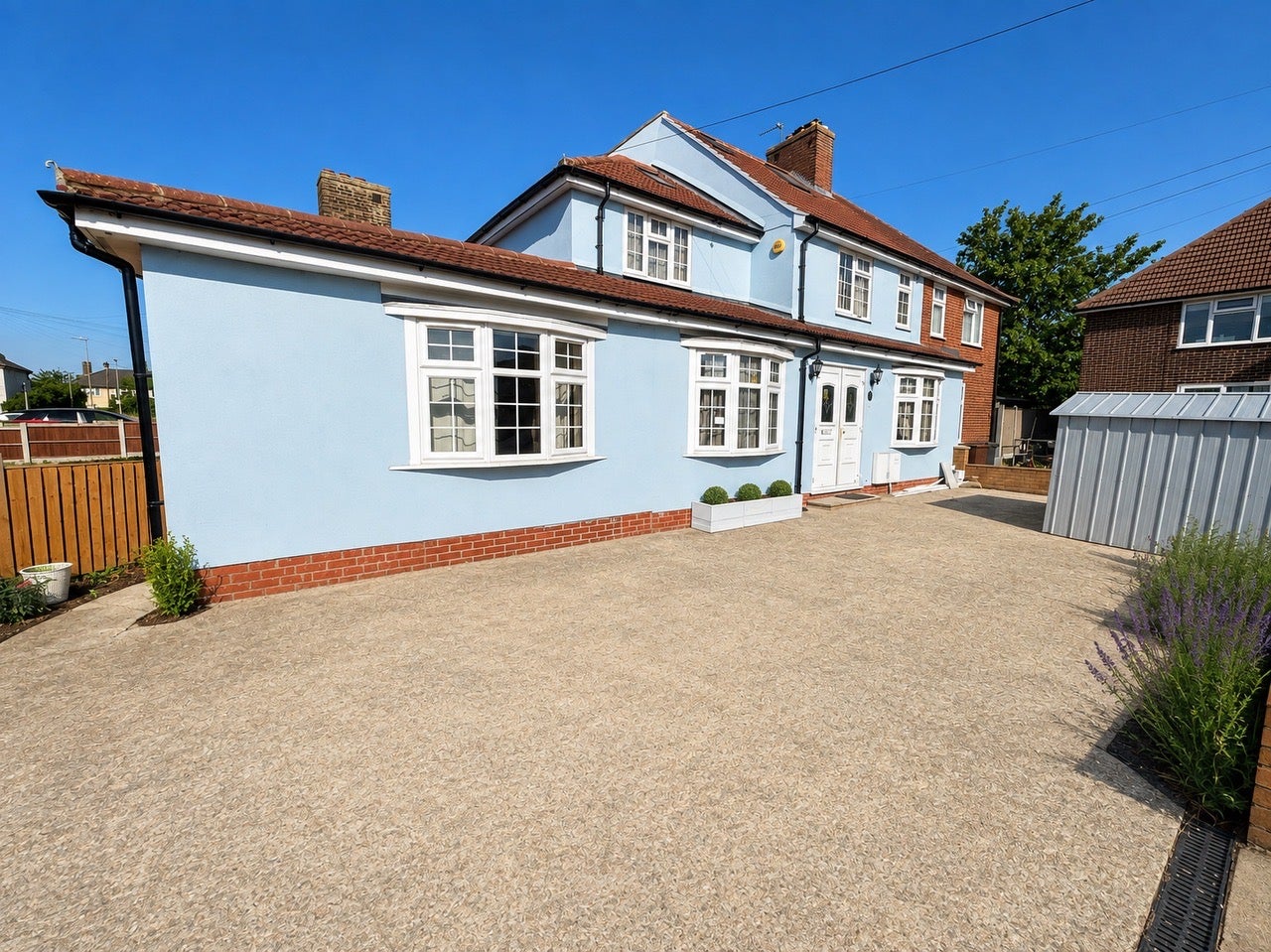 House Rothwell Road in Greater London