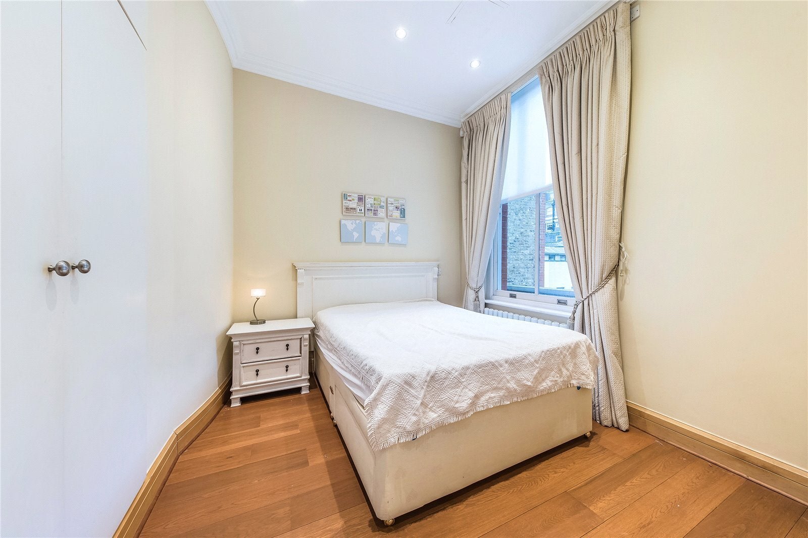 Flat Hans Road in Greater London