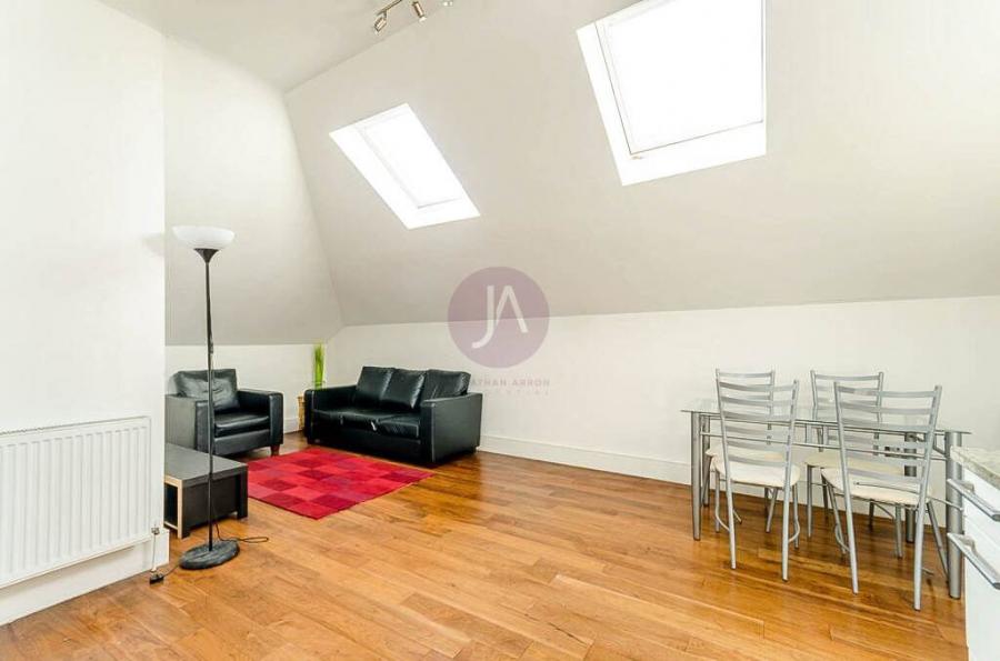 Flat Finsbury Park Road in Greater London