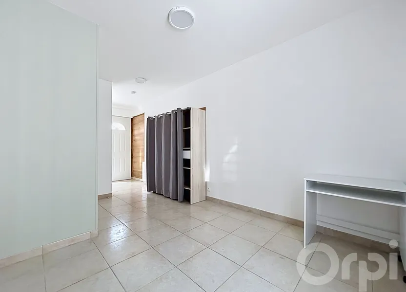 Flat Rue Raspail in Maisons-Alfort