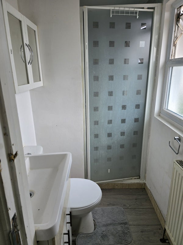 Room Fourth Avenue in Greater London