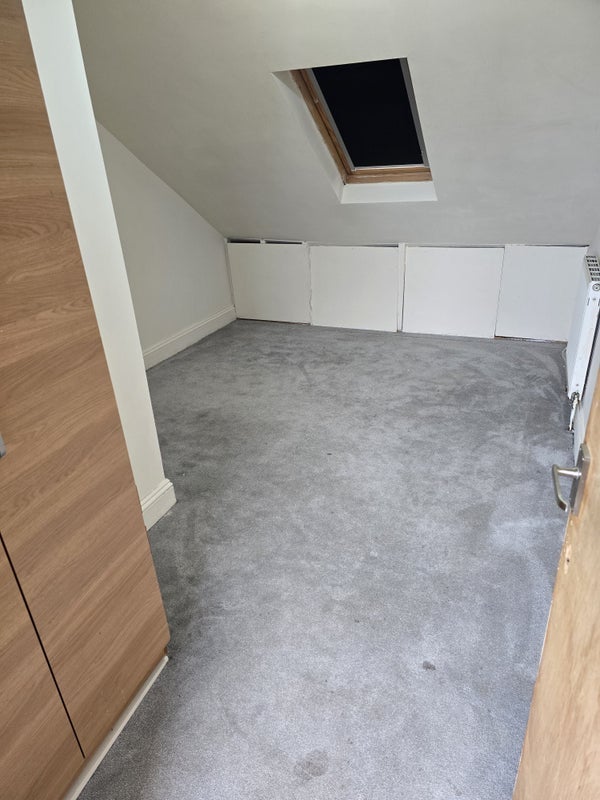 Room Fourth Avenue in Greater London