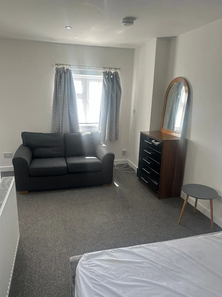 Room Brennan Road in Tilbury
