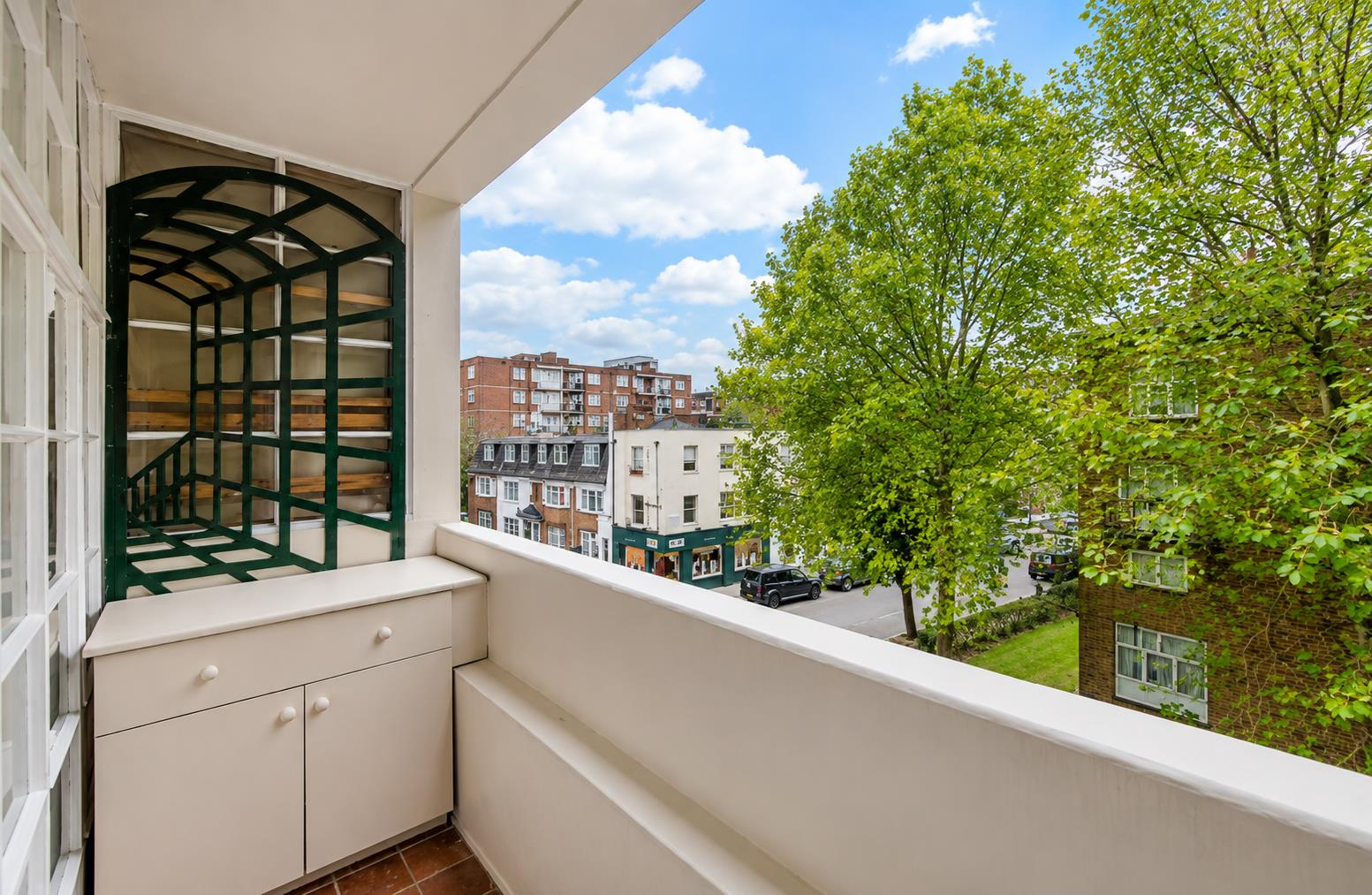 Flat Sloane Avenue in Greater London