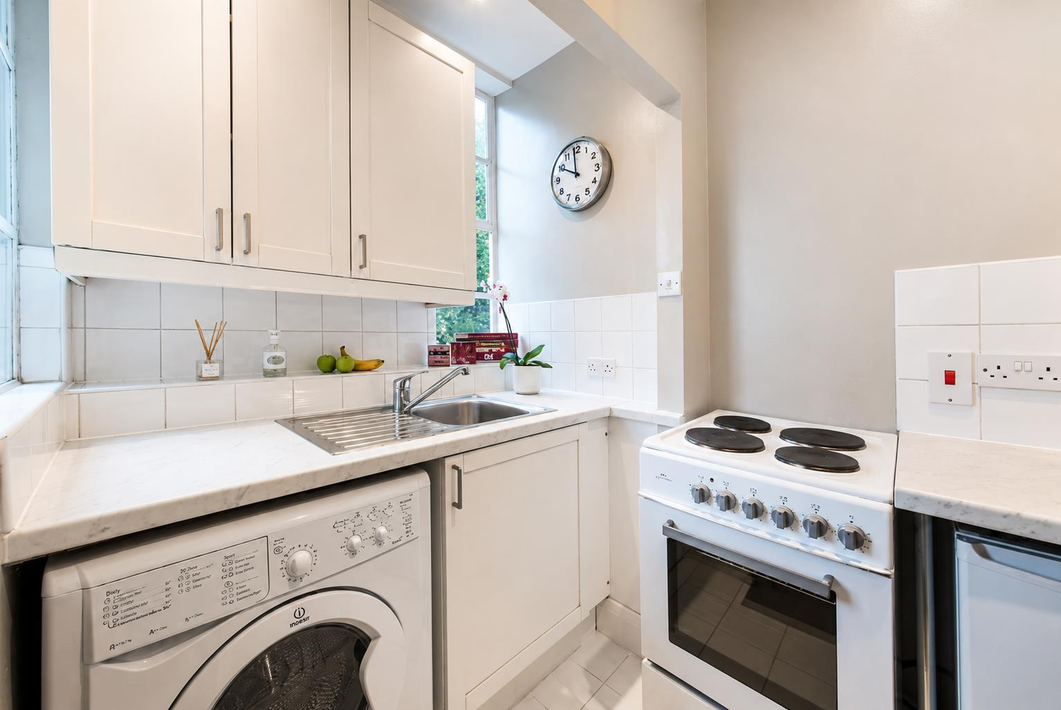 Flat Sloane Avenue in Greater London