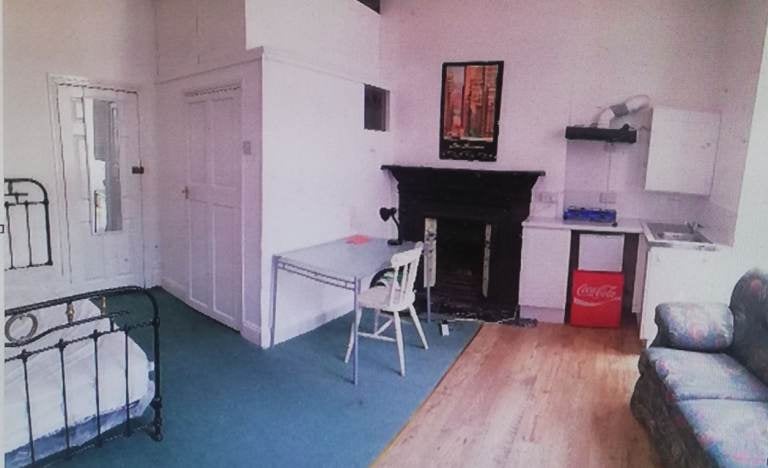 Room Ravenswood Road in Bristol