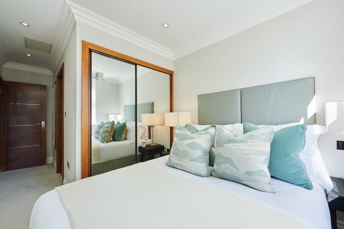 Flat Kensington Gardens Square in City of Westminster