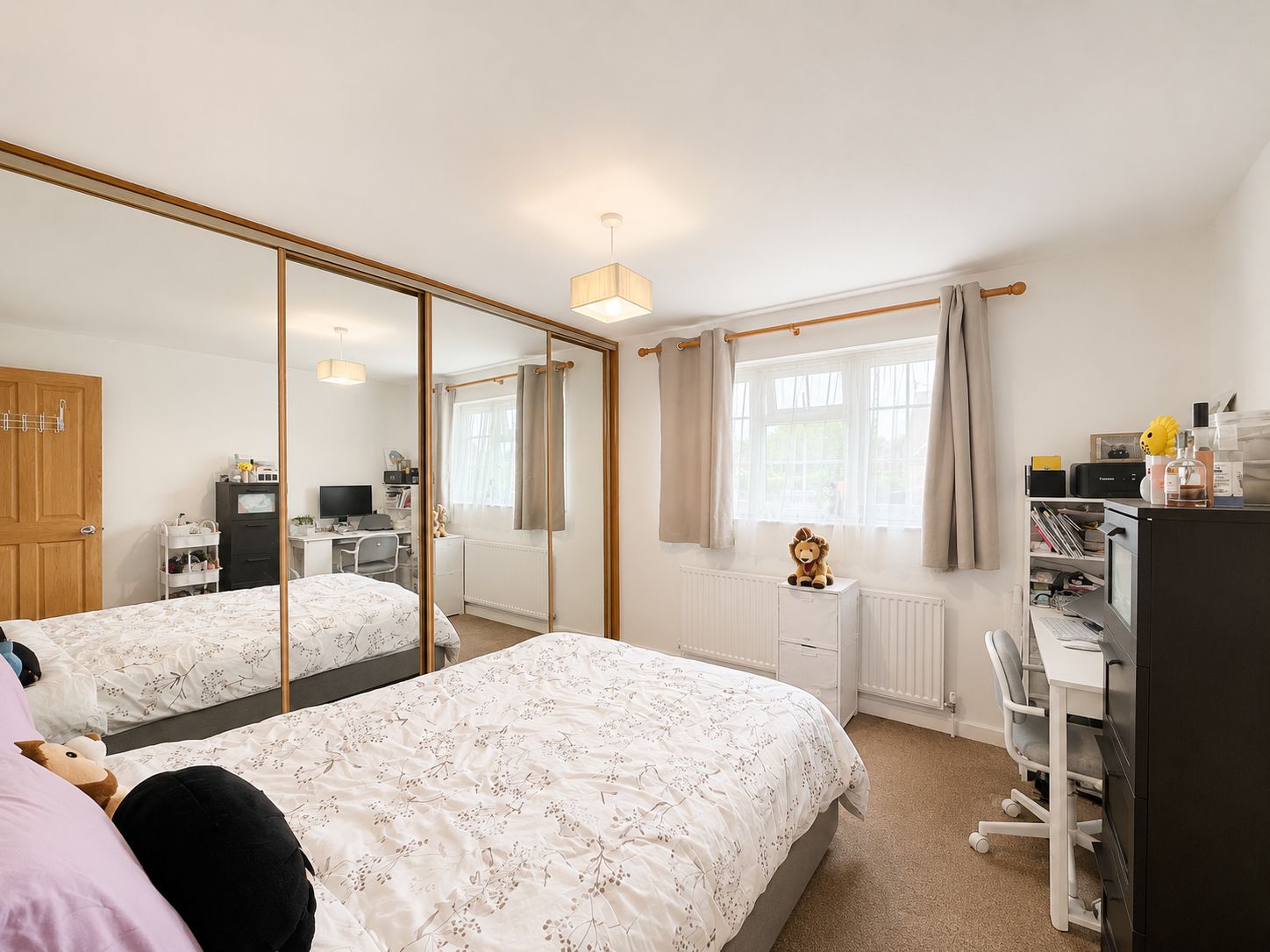 Flat Sellwood Drive in Greater London