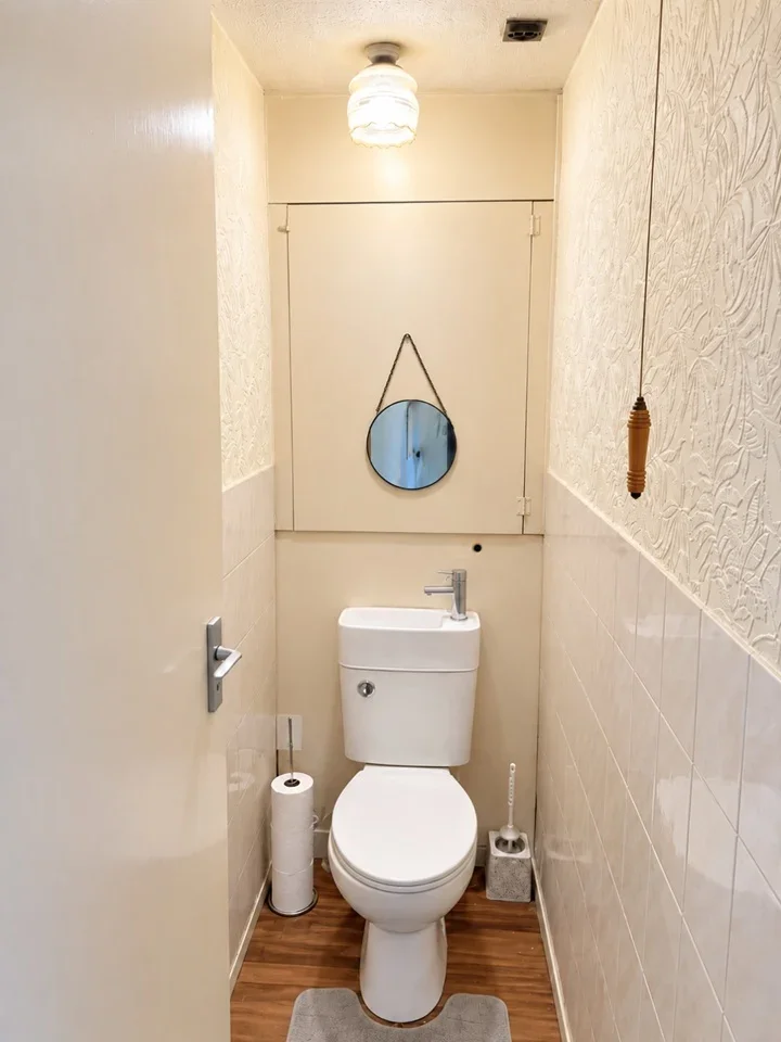 Room Mayfield Close in London