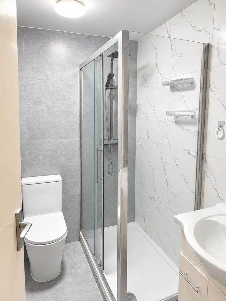 Room Mayfield Close in London