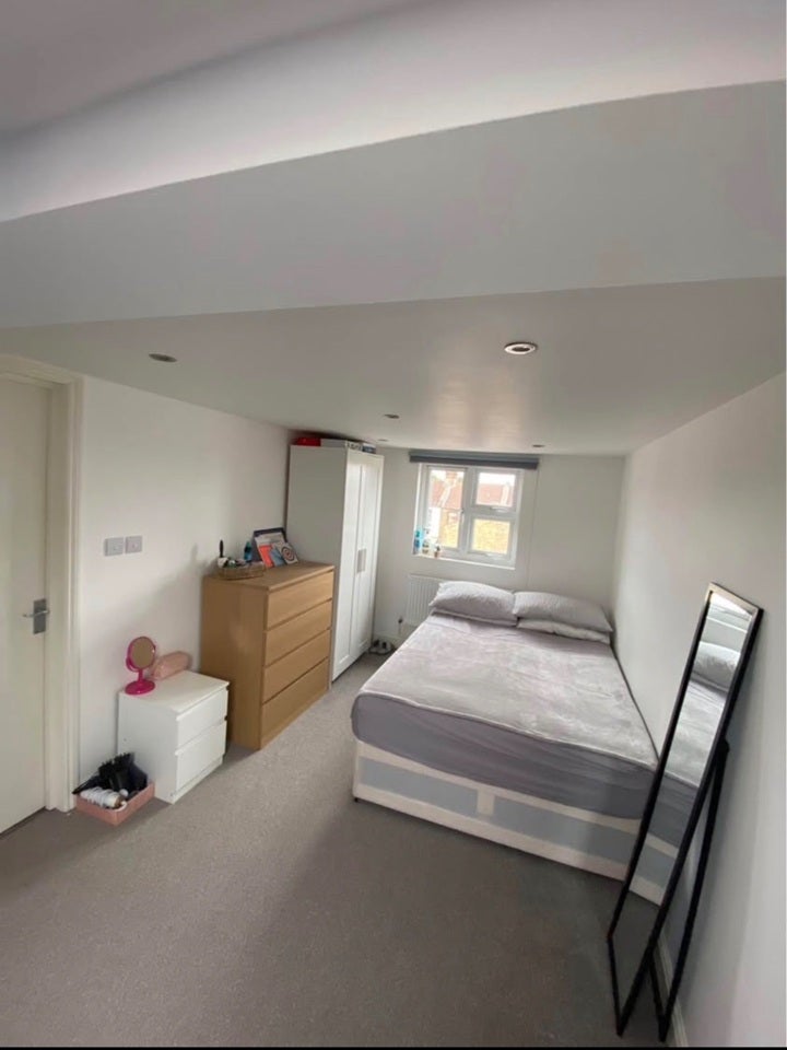 Room First Avenue in Greater London