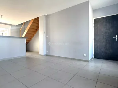 Flat Maison de Quartier de Cantepau in Albi