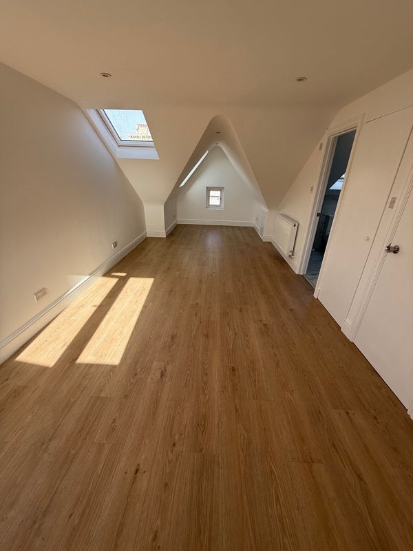 Room Rhodesia Road in Greater London