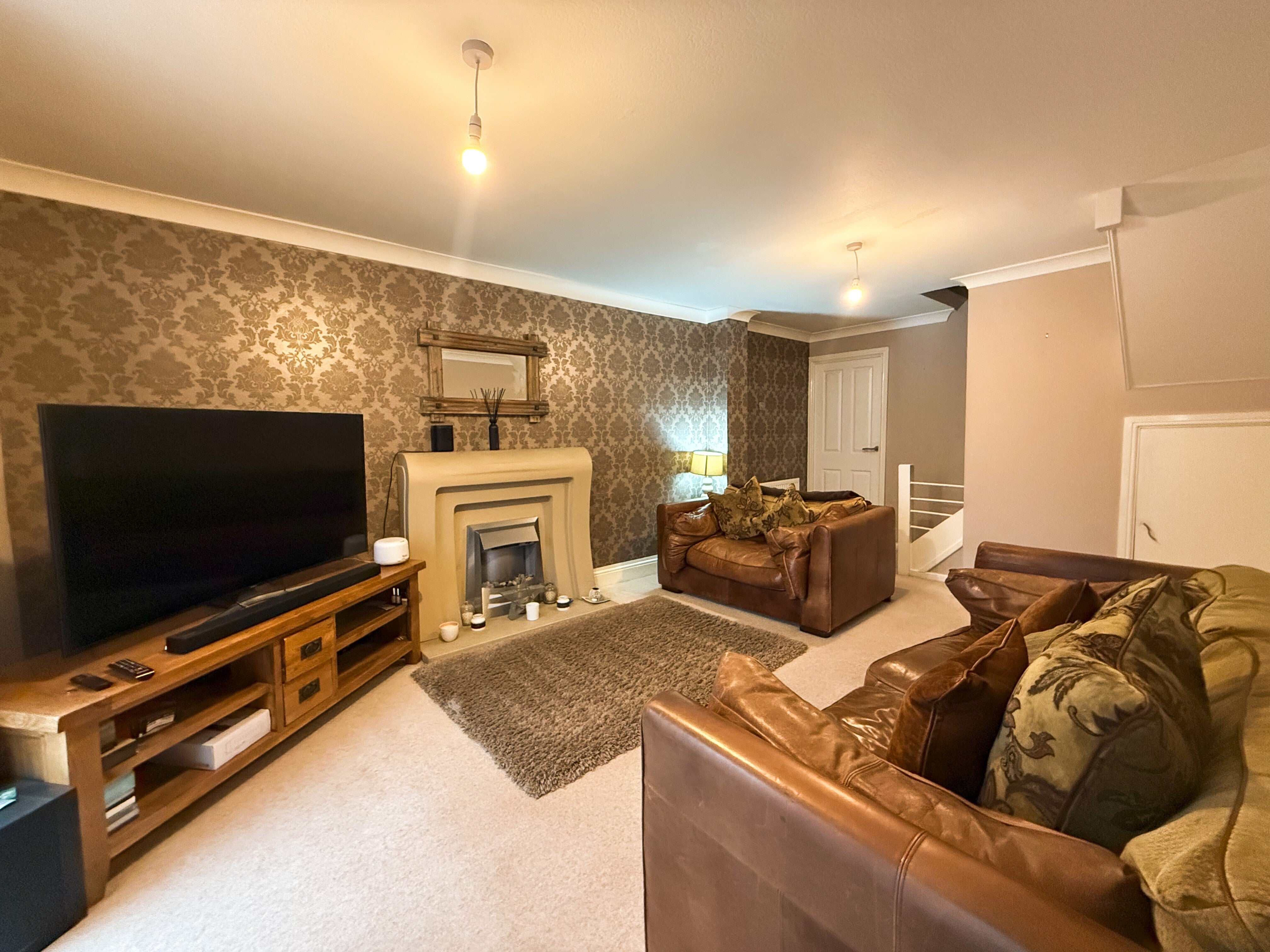 House Oldbury Close in Redditch