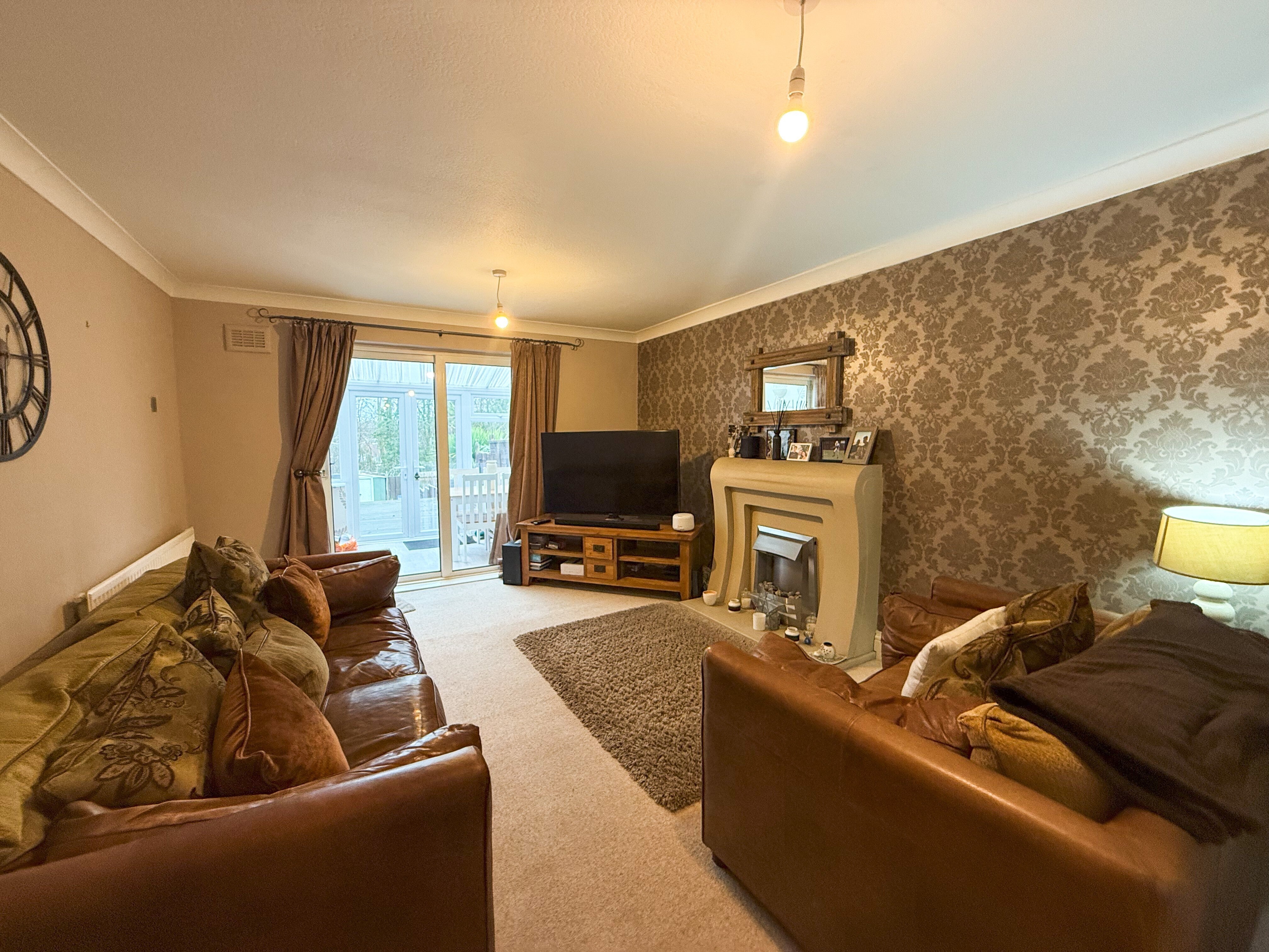 House Oldbury Close in Redditch