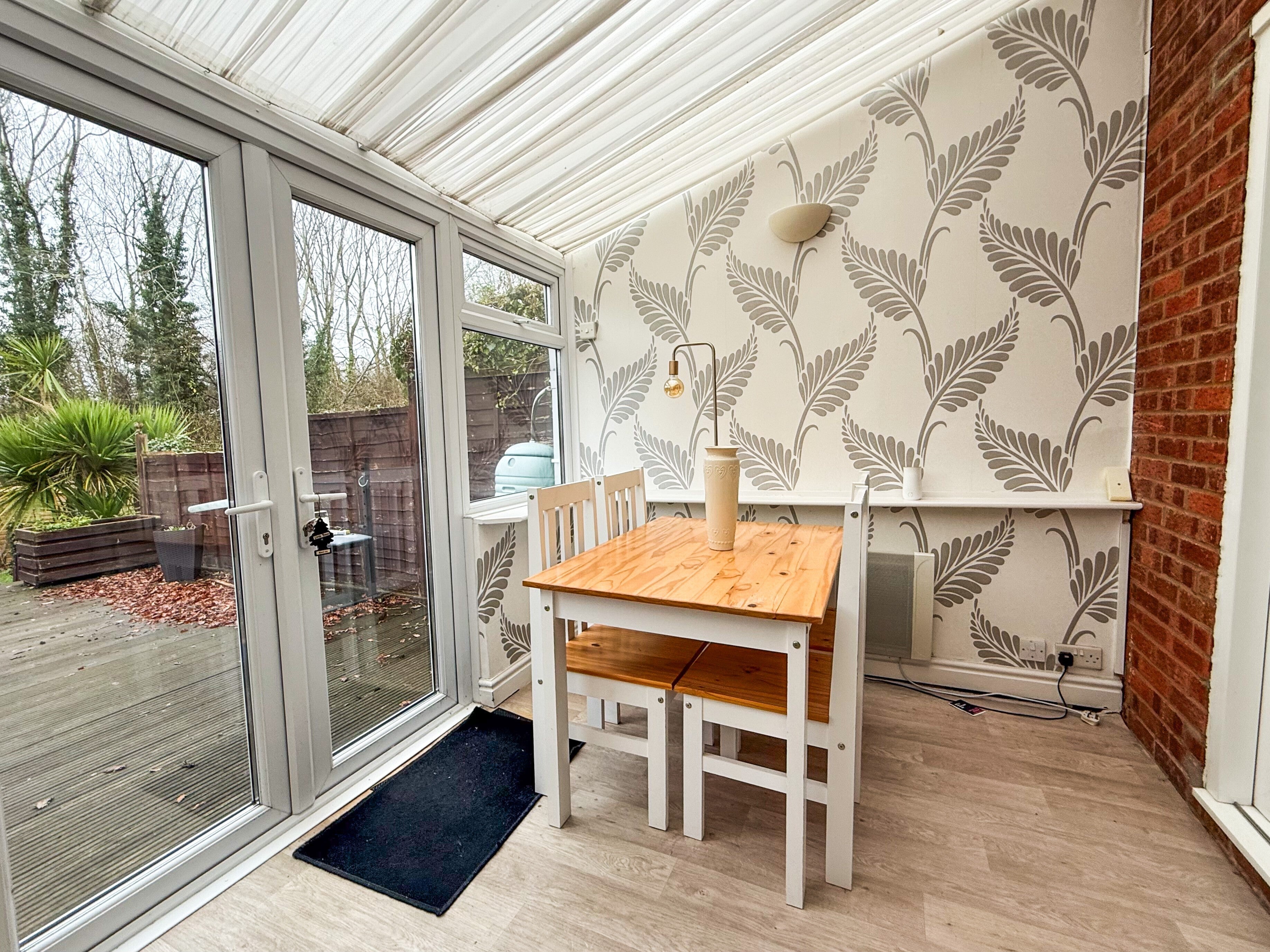 House Oldbury Close in Redditch