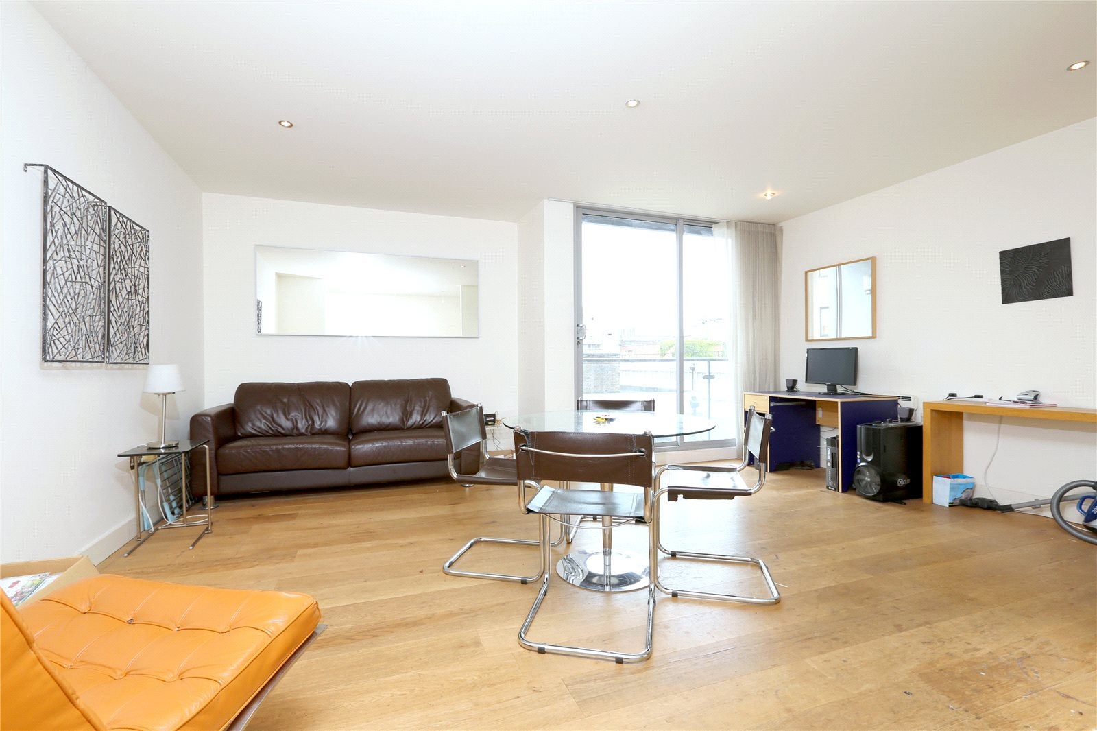 Flat Dereham Place in Greater London