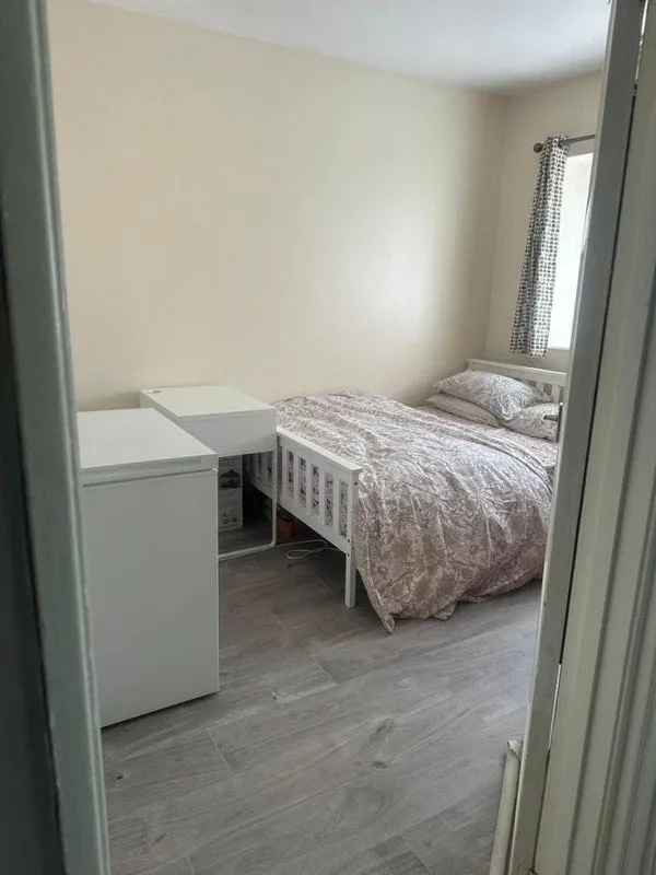 Room Prout Road in Greater London