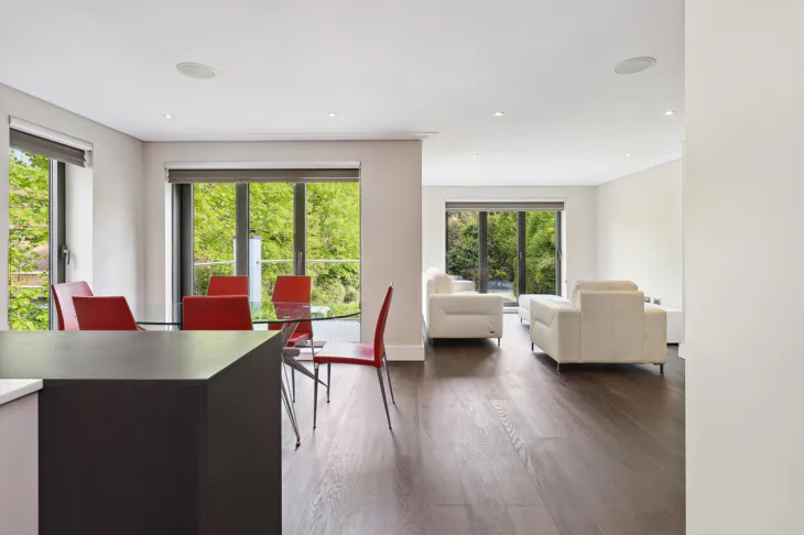Flat Esher Heights in Elmbridge