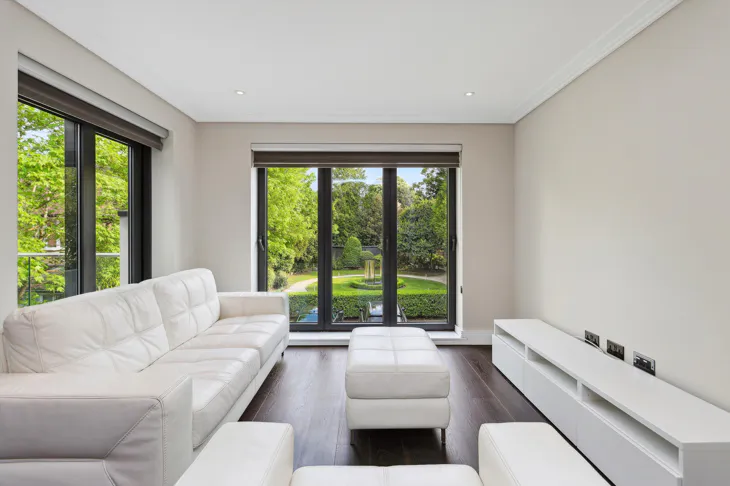 Flat Esher Heights in Elmbridge
