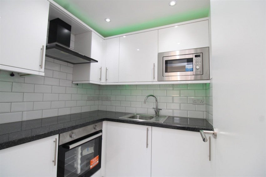 Flat De Bec Close in Peterborough