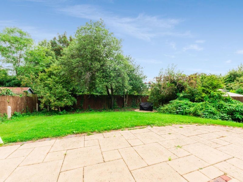 Room Northstead Road in Greater London