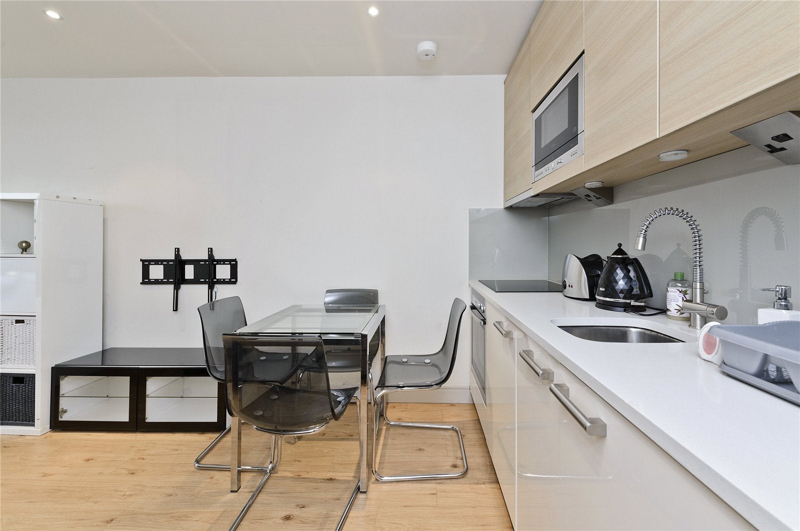 Flat Townmead Road in Greater London