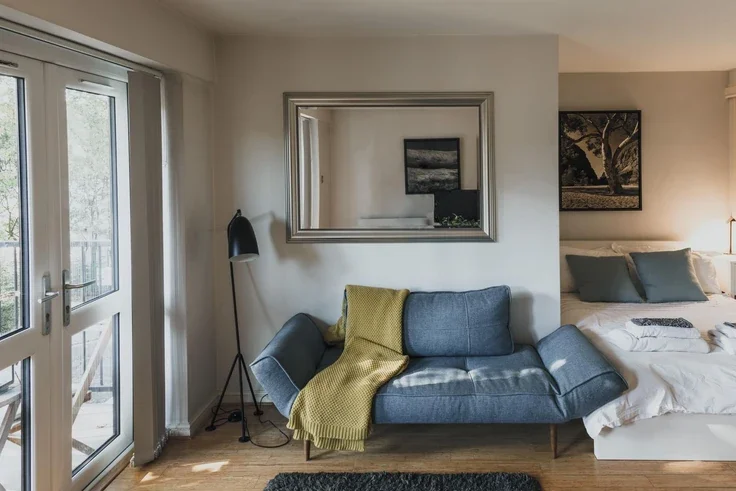 Flat Wellclose Square in Greater London