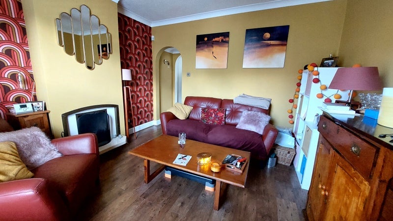 Room Thayers Farm Road in Greater London