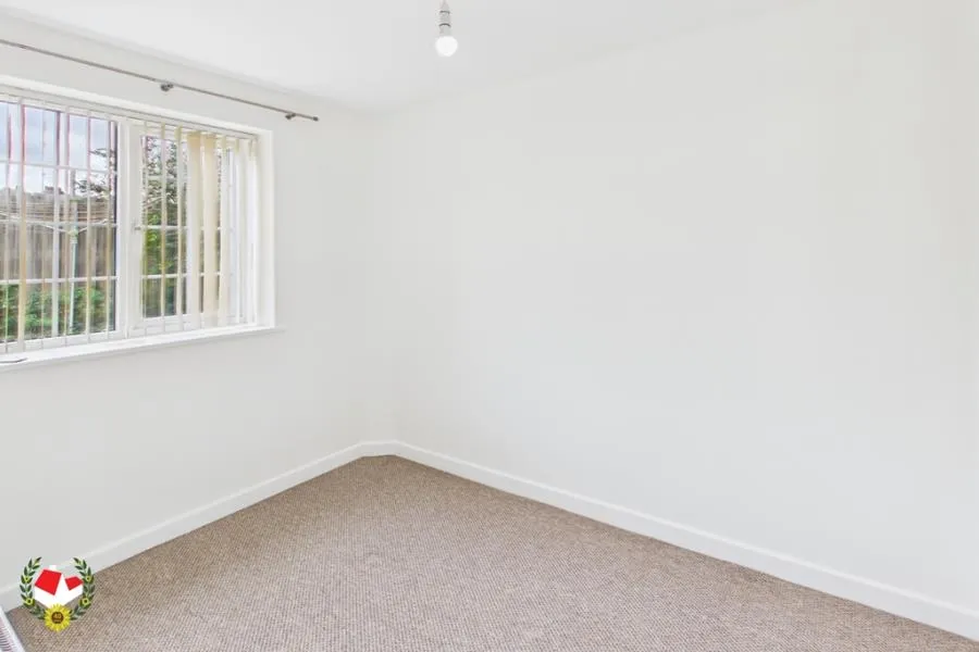 Flat Kingsholm Road in Gloucester