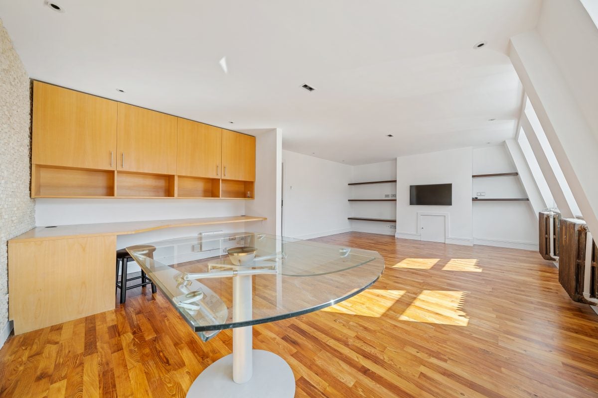 Flat Weymouth Mews in City of Westminster