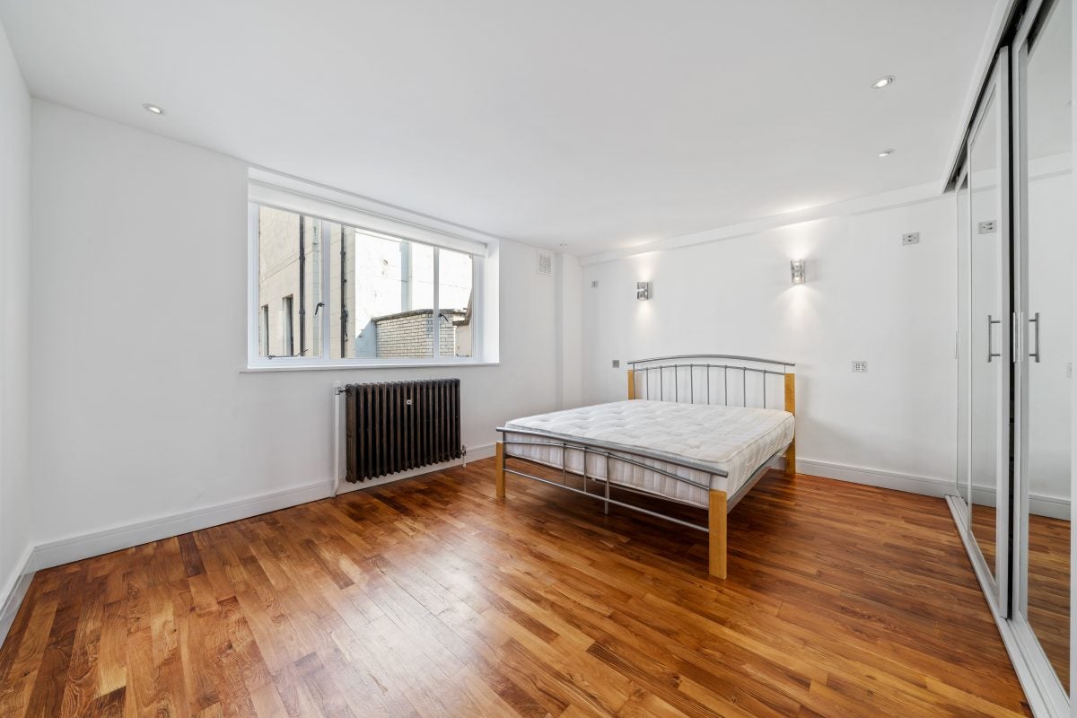 Flat Weymouth Mews in City of Westminster