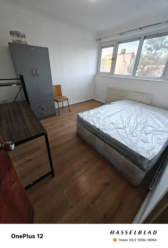 Room Bede Square in Greater London