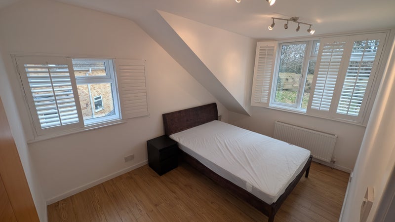 Room Knoll Wood Park in Leeds