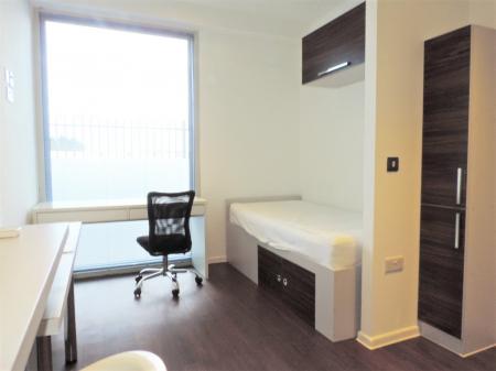 Room Guildford Park Road in Guildford