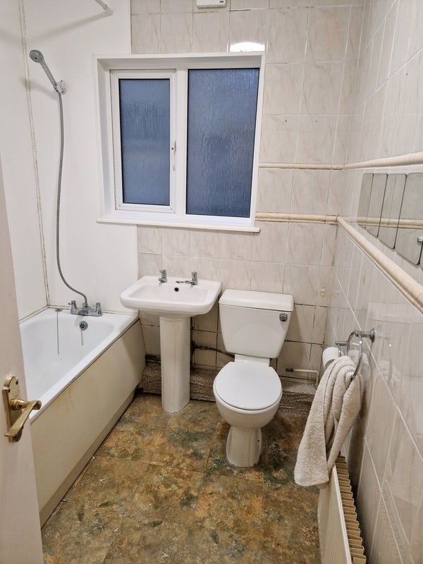 Room Bensham Grove in Greater London