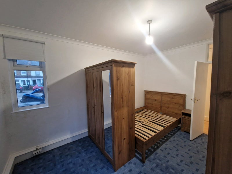 Room Bensham Grove in Greater London