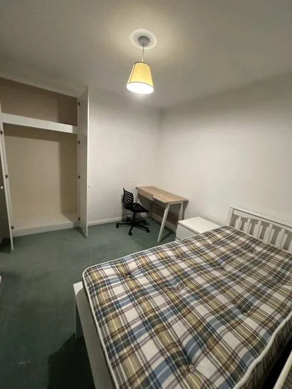 Room Ruffle Close in Greater London
