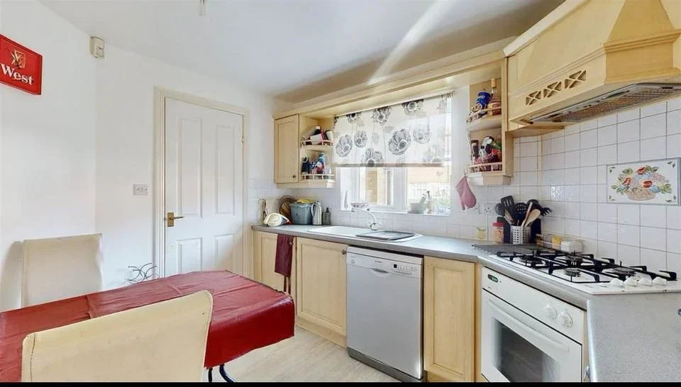 Room Ruffle Close in Greater London