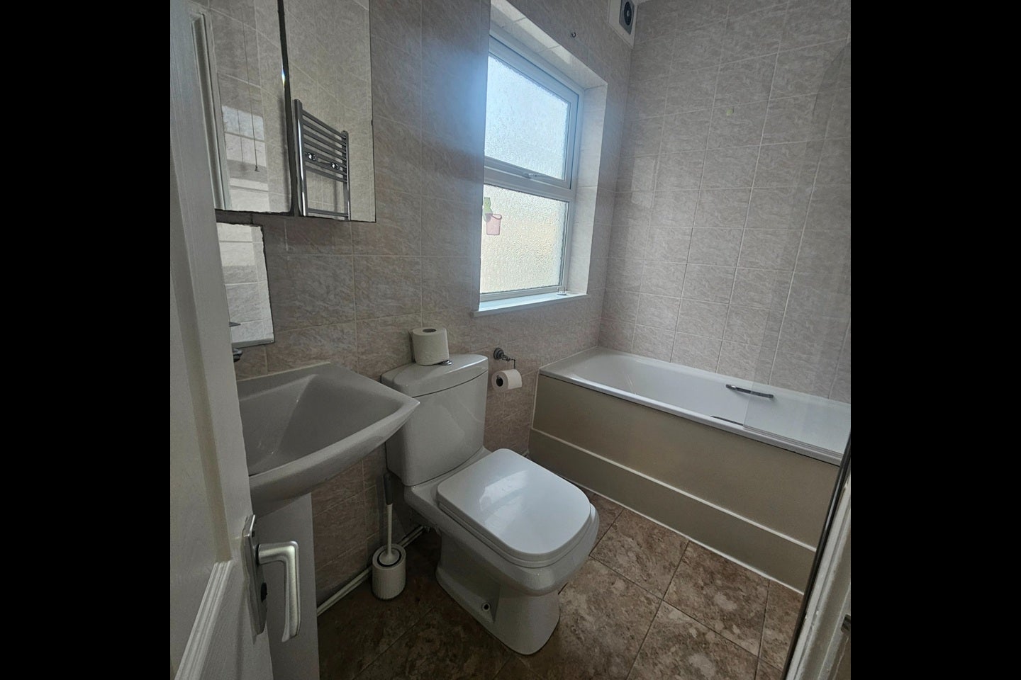 Room Norfolk Road in Greater London