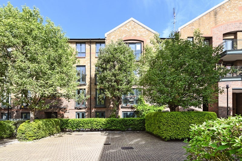 Room Durward Street in Greater London