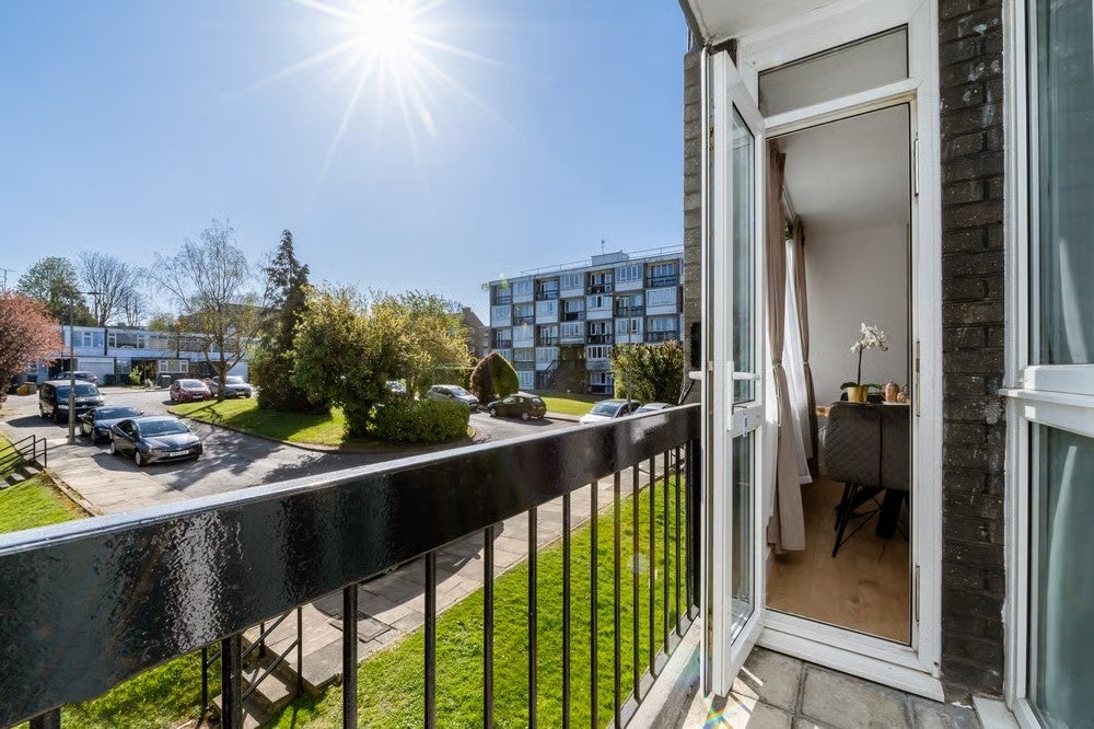 Flat Ashbourne Close in Greater London