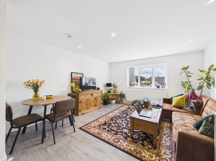 Flat Dorset Road in Borough of Spelthorne