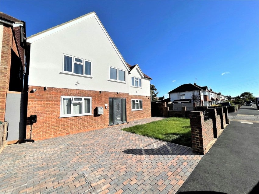 Flat Dorset Road in Borough of Spelthorne