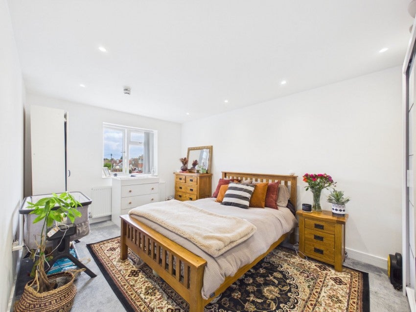 Flat Dorset Road in Borough of Spelthorne