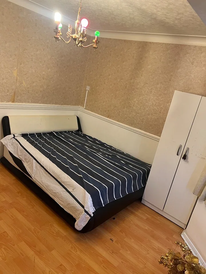 Room Stokes Road in Greater London