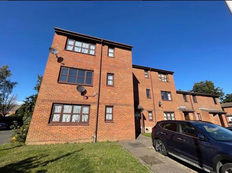 Flat Newcourt in Greater London