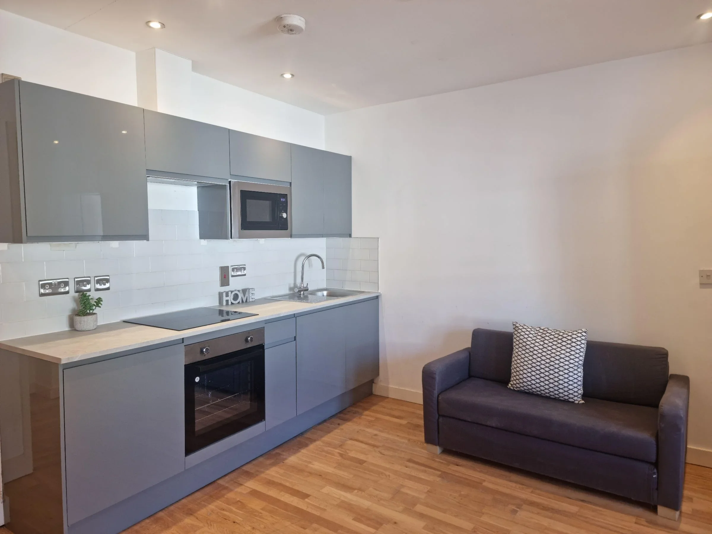 Flat Upper Maudlin Street in Bristol
