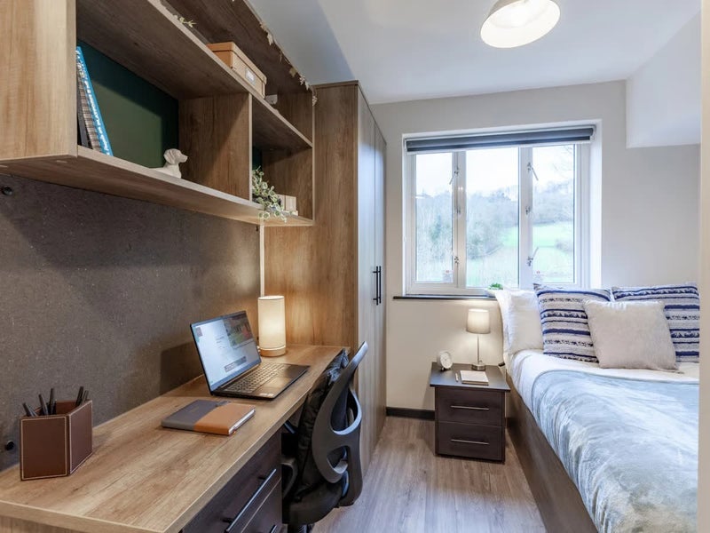 Room Sugarwell Court in Leeds