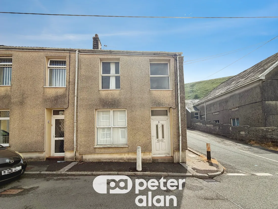 House High Street in Abergwynfi
